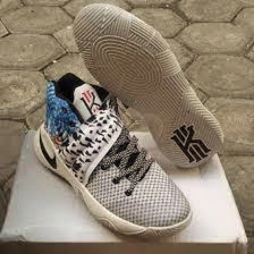 Nike Kyrie II Effect size 7 men